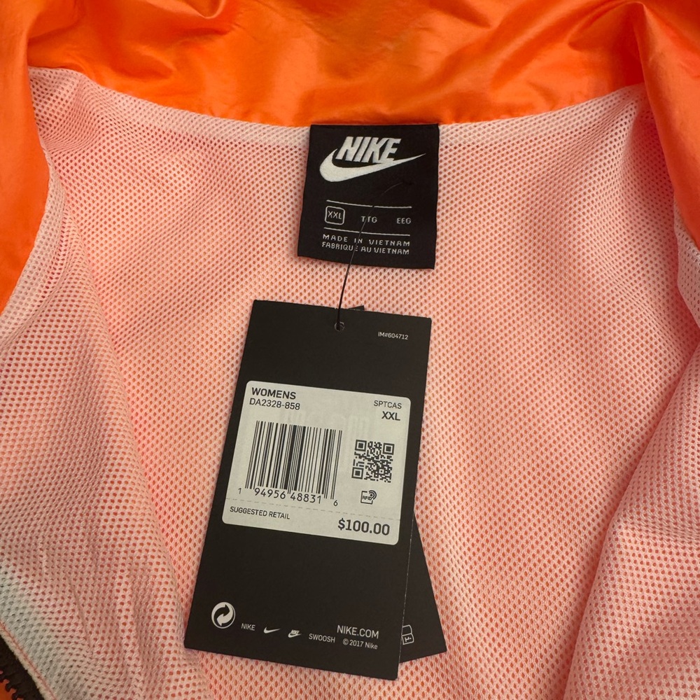 Nike Ladies windbreaker. Brand new with tags. Super comfy jacket! Size XXL. - Picture 5 of 6